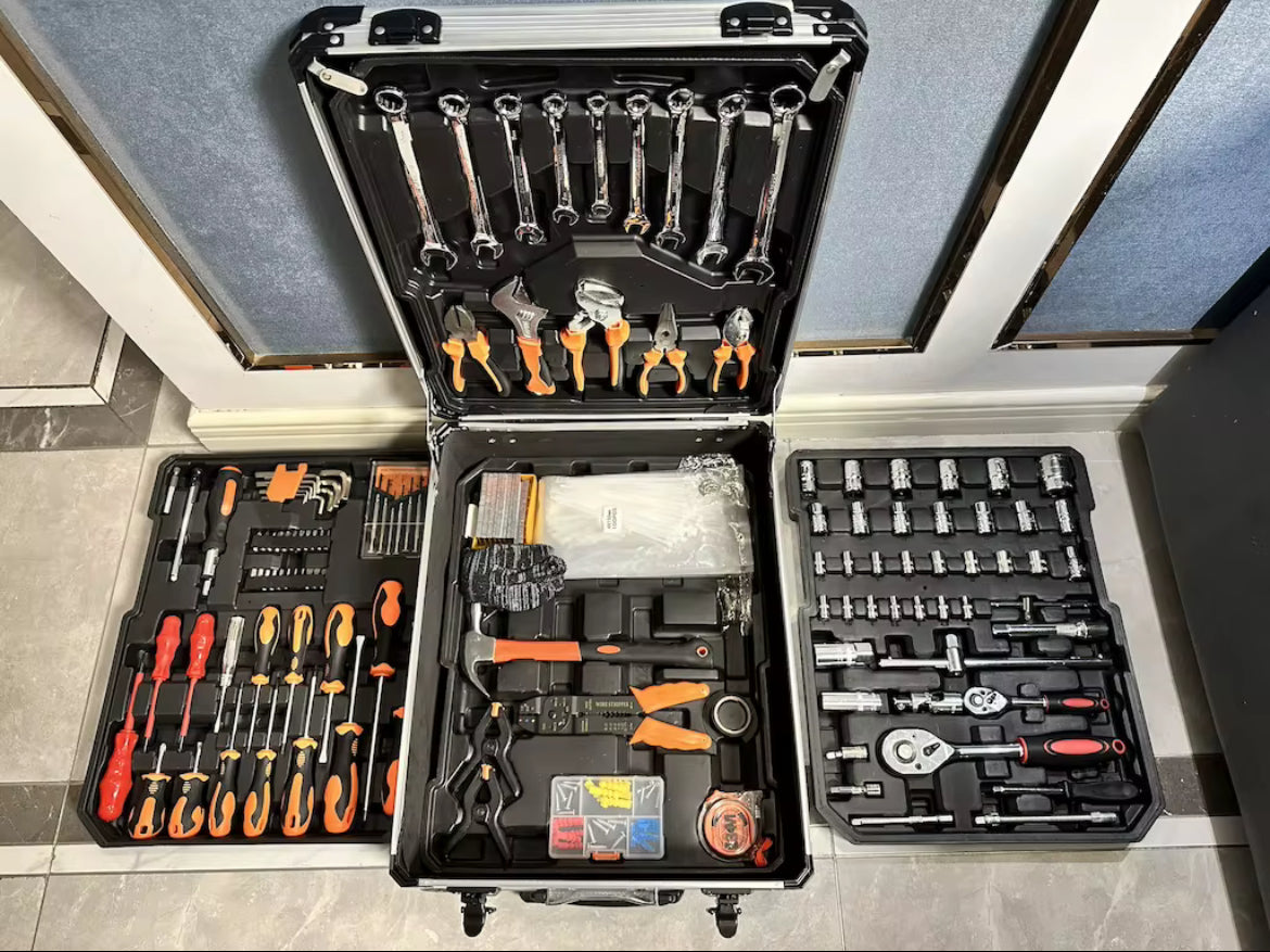 899-Piece Professional Tool Set